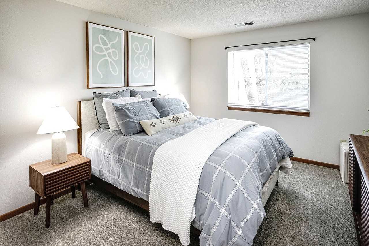 Somerset - Photo 6 of 48