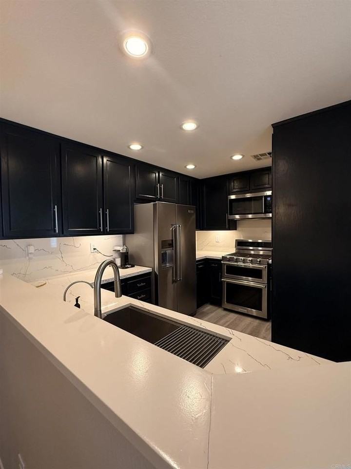 1870 Rouge Dr - Photo 2 of 14