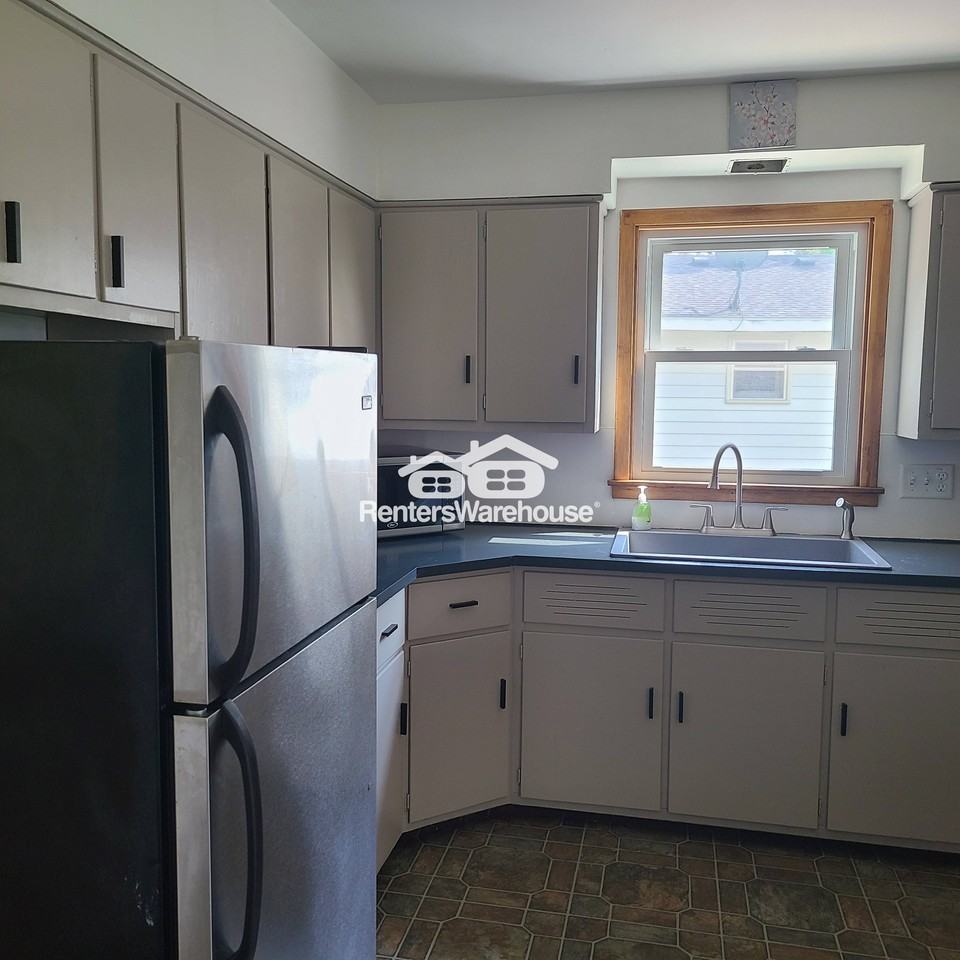 135 24th Ave S - Photo 3 of 15