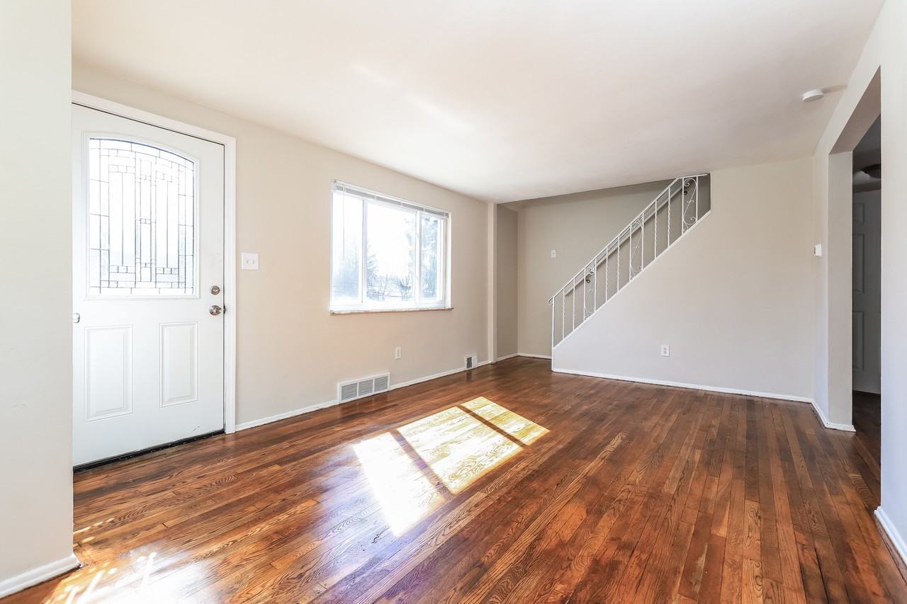137 College Park Dr - Photo 3 of 13