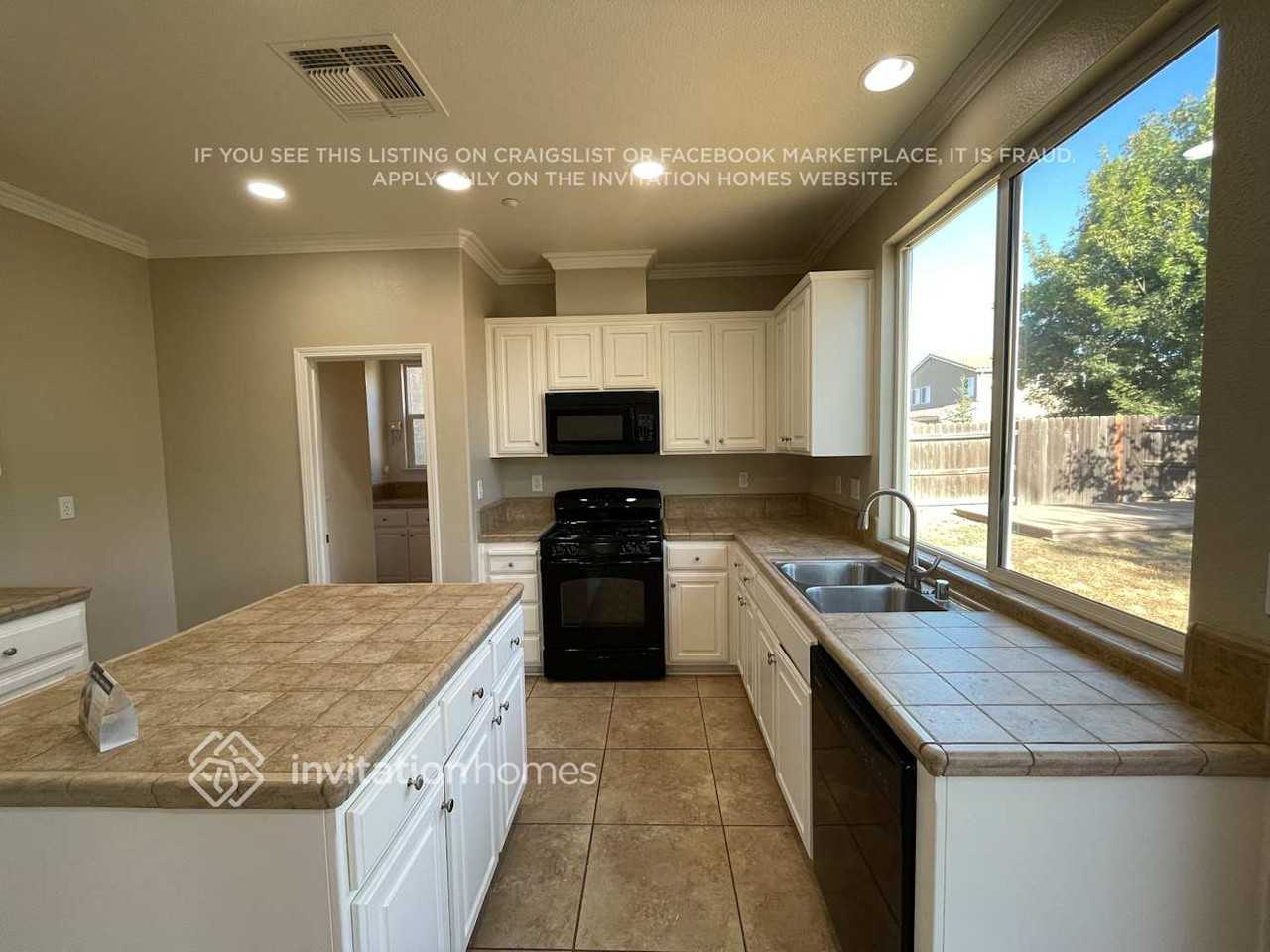 1878 Hardy Dr - Photo 6 of 17