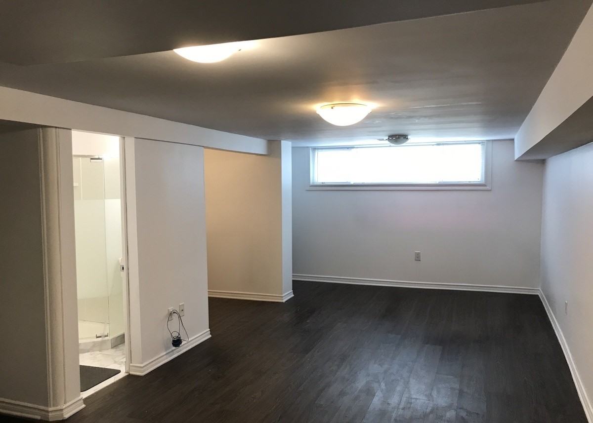 21 Aloma Crescent - Photo 3 of 6