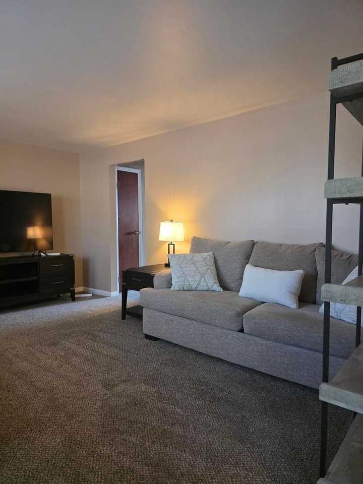 76 Remick Pkwy #B - Photo 3 of 12