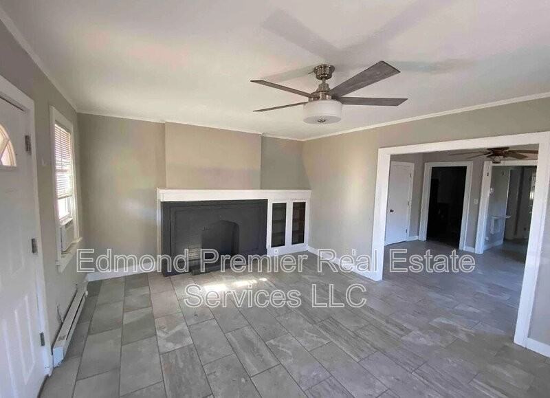 1003 Ne 17th St - Photo 2 of 8