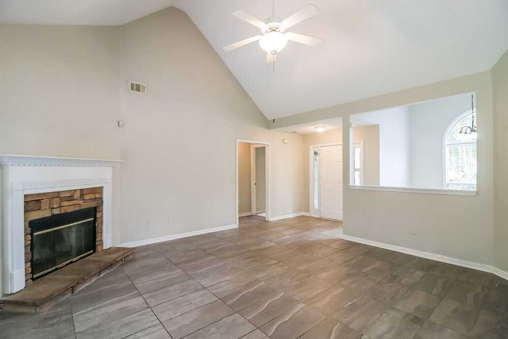 1303 Vine Cir - Photo 7 of 17