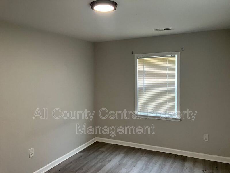 3115 Parkwood Road - Photo 2 of 12