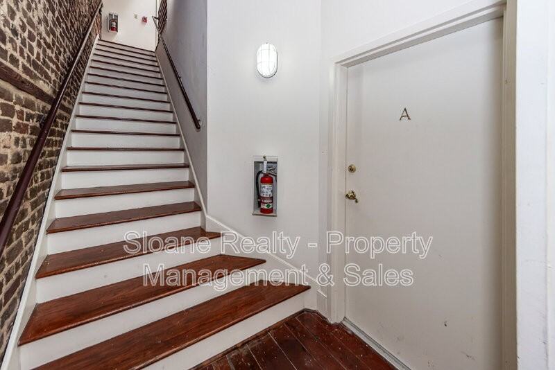 290 King St Apt A - Photo 3 of 31