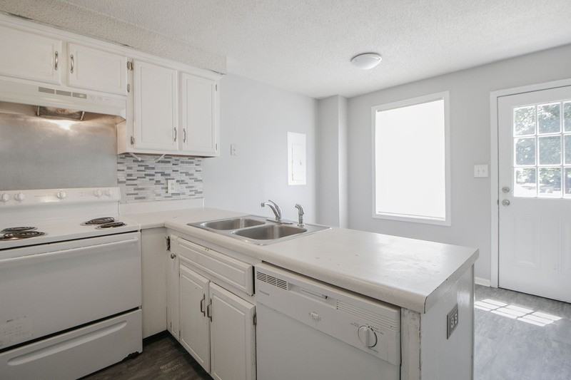 571 Garnet Dr #NA - Photo 4 of 17