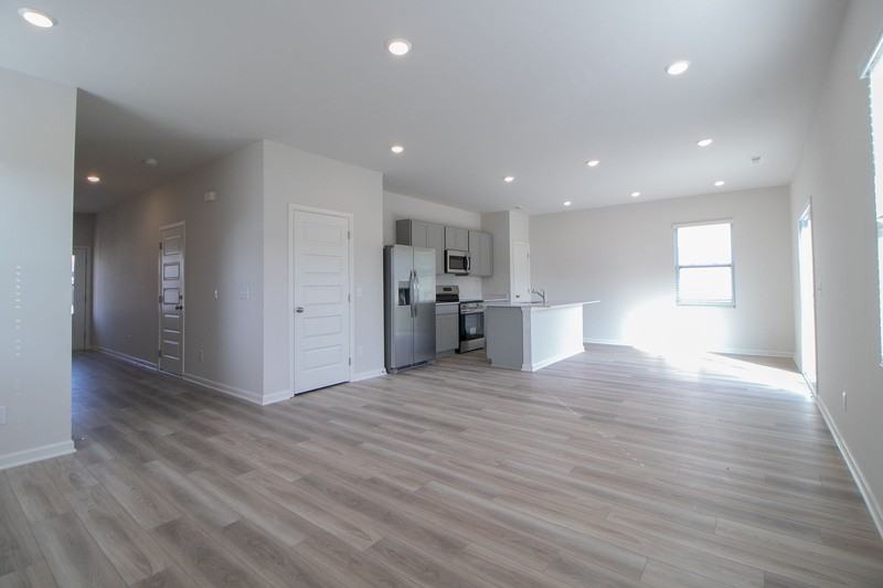 1247 Ross Farms Blvd - Photo 4 of 25