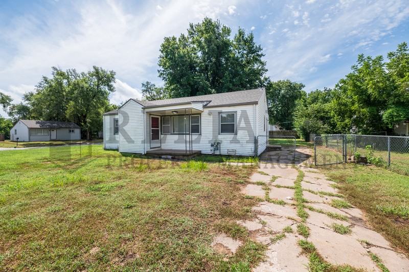 301 Lamar Ct - Photo 2 of 25
