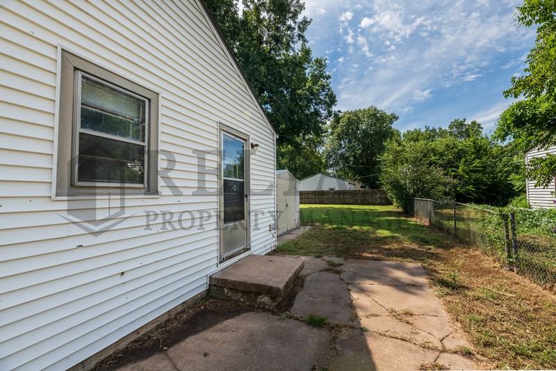 301 Lamar Ct - Photo 4 of 25