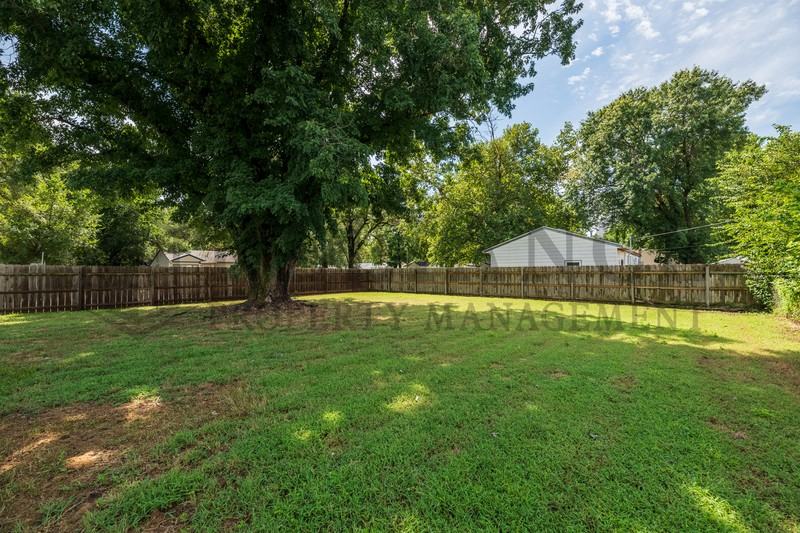 301 Lamar Ct - Photo 5 of 25