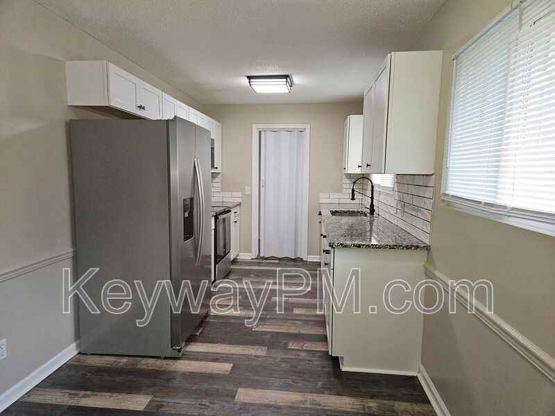 1702 Harrogate Dr - Photo 3 of 16