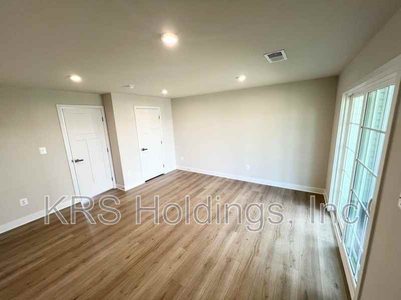 10302 Heritage Trail Ct - Photo 2 of 22