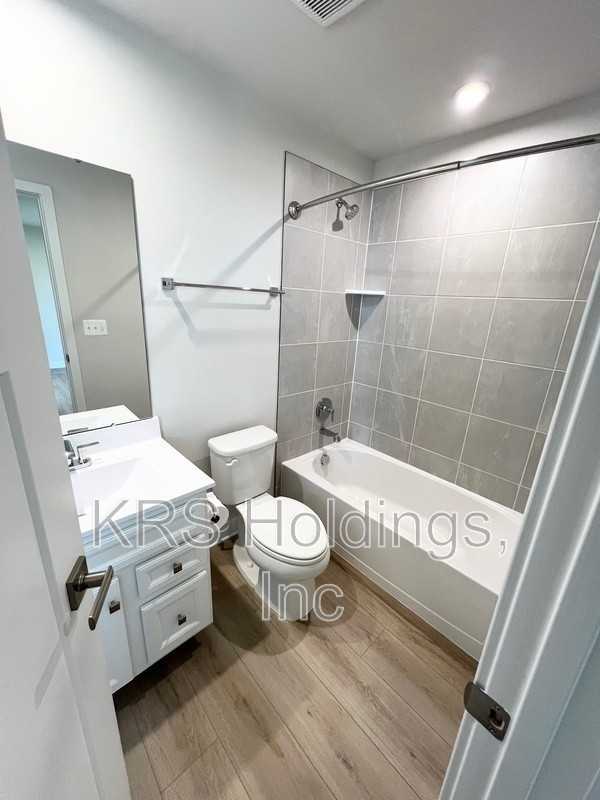 10302 Heritage Trail Ct - Photo 3 of 22