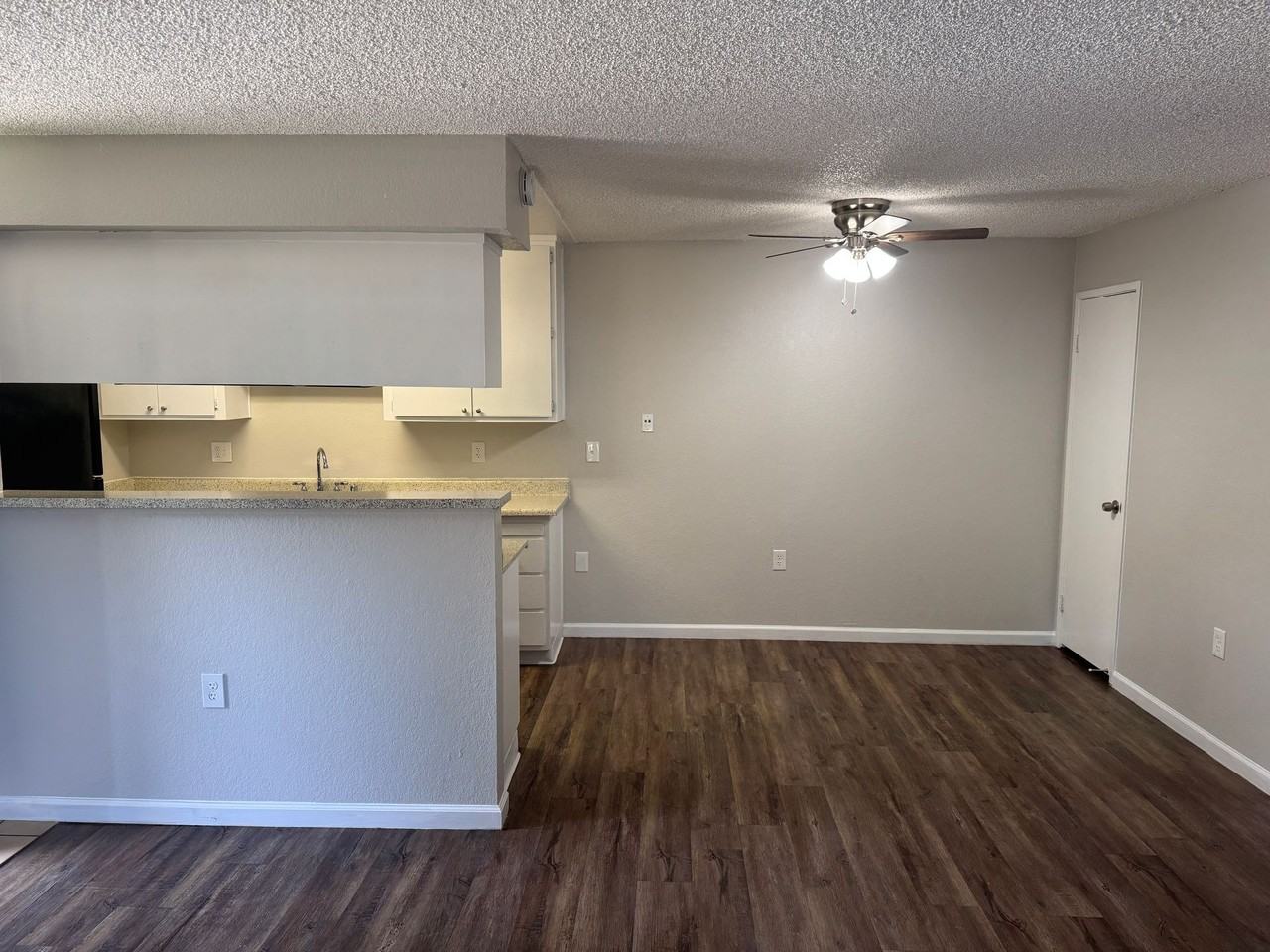 Van Alstine 2 bedroom Apartments 1/2 off 1st month - Photo 2 of 17