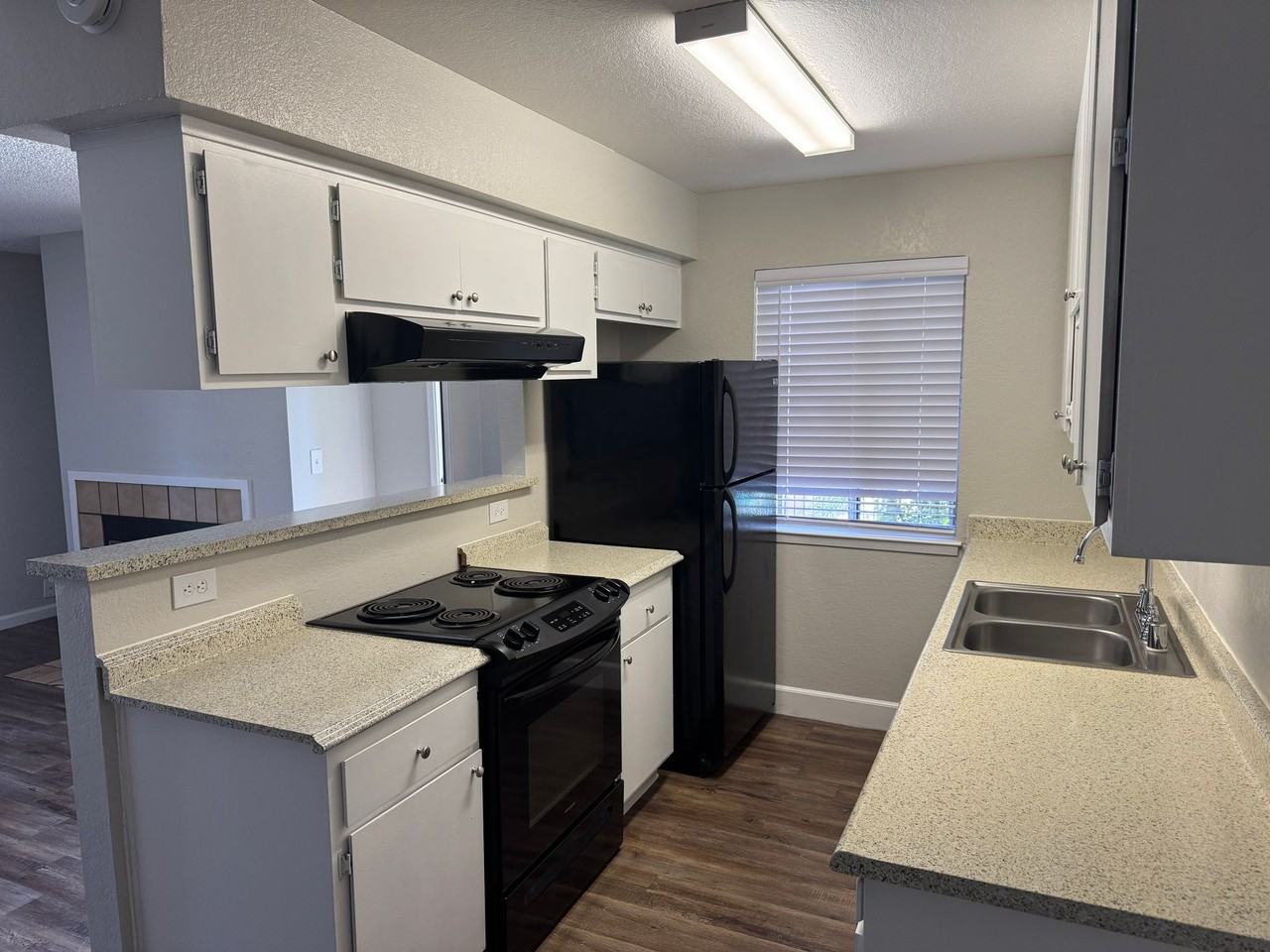 Van Alstine 2 bedroom Apartments 1/2 off 1st month - Photo 5 of 17