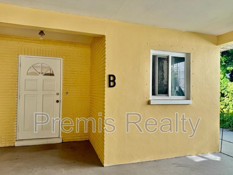 2671 Pinehurst Ave - Photo 3 of 15