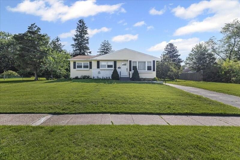 116 Barclay Dr - Photo 2 of 50