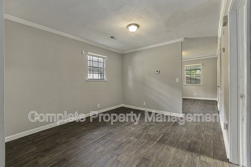 3729 Maple Ave Sw - Photo 2 of 10