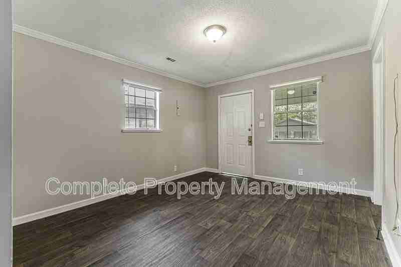 3729 Maple Ave Sw - Photo 3 of 10