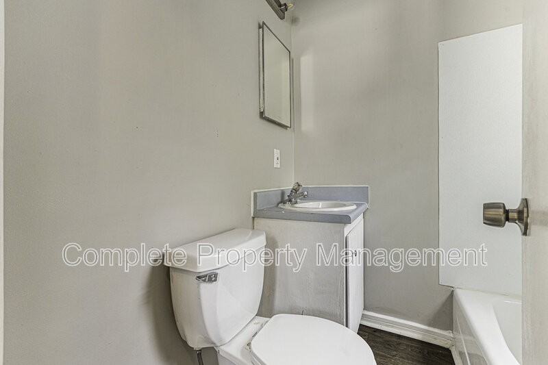 3729 Maple Ave Sw - Photo 5 of 10