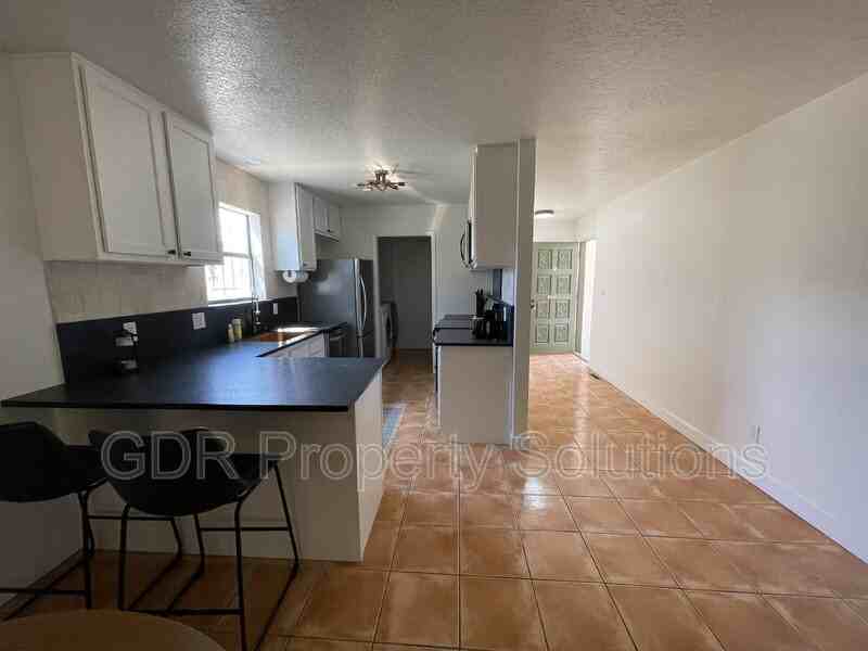 520 Ortiz Dr Ne - Photo 7 of 36