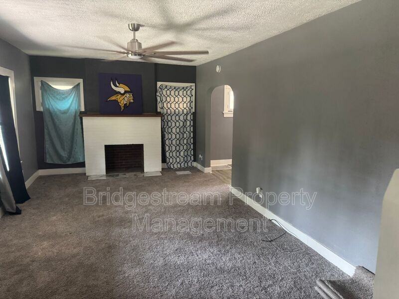 611 Rockford Ave - Photo 3 of 17