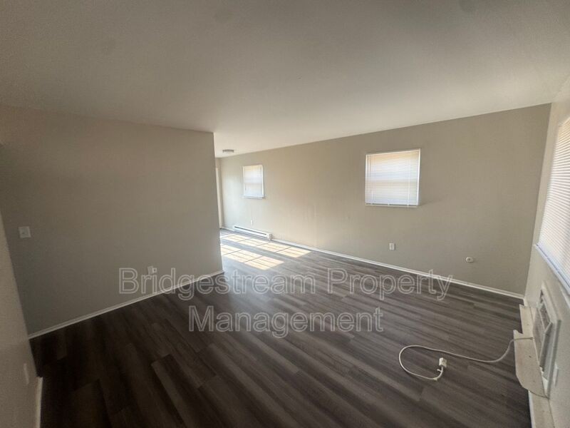 4333 Powell Rd - Photo 3 of 14