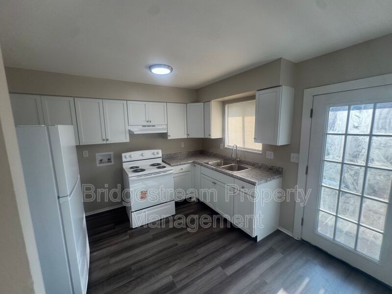 4333 Powell Rd - Photo 2 of 14