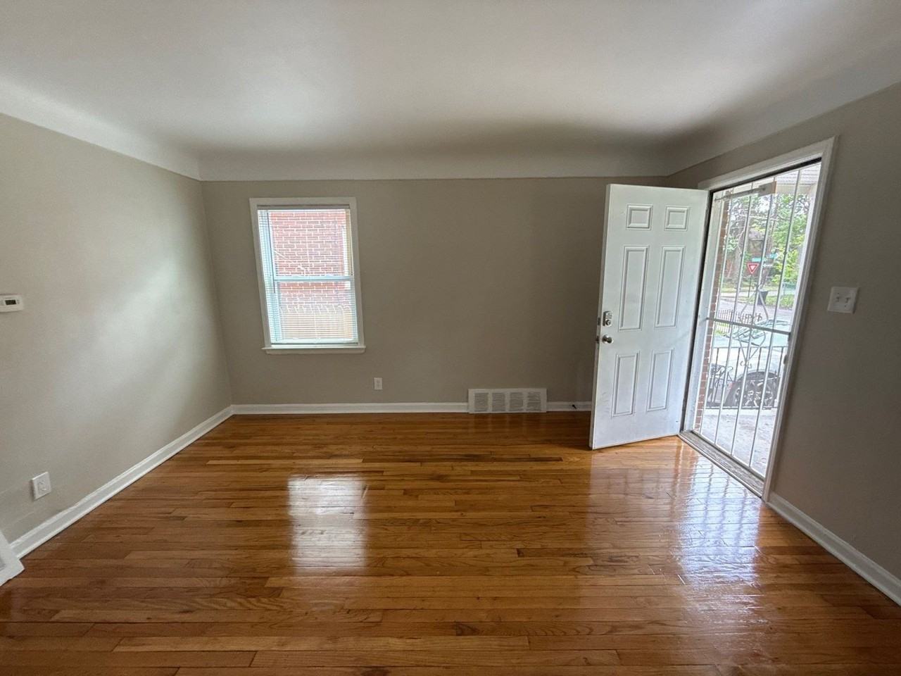 18693 Eureka Street - Photo 2 of 7