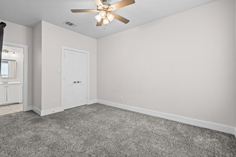 2201 W Devitt St - Photo 2 of 12