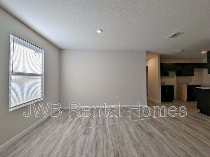 6418 Paragon St - Photo 5 of 11