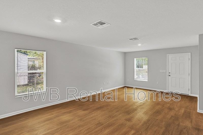 6009 Dunmire Avenue - Photo 5 of 13