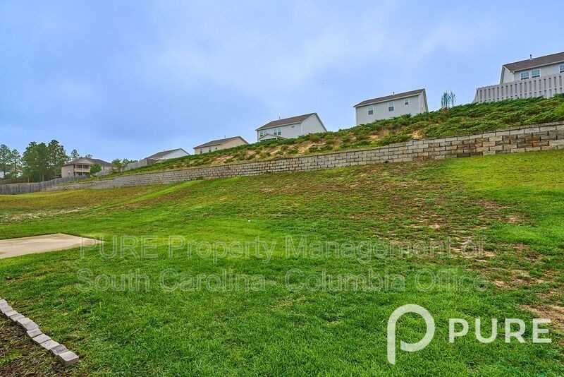 1074 Acacia Ln - Photo 3 of 33