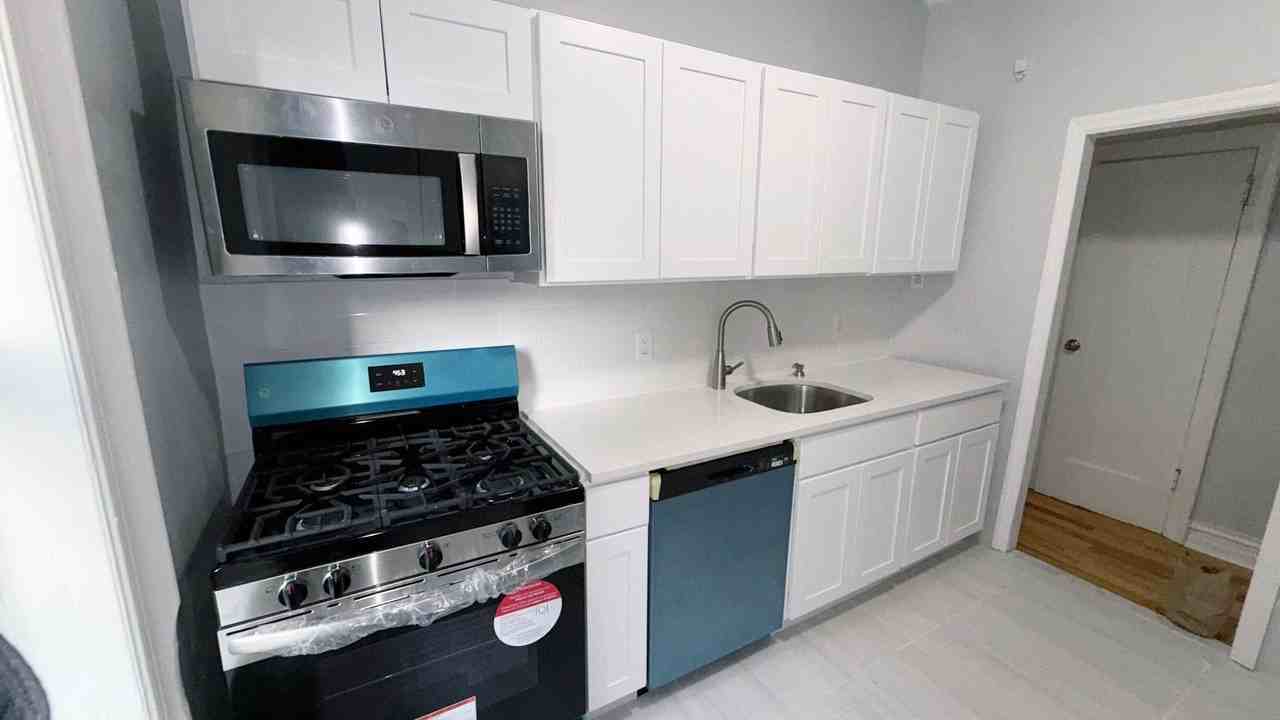 2685 - Highland Arms Apartments - Photo 2 of 9