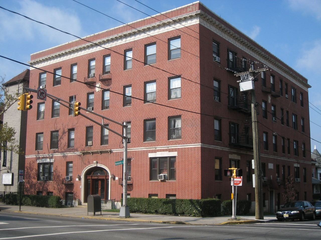 2685 - Highland Arms Apartments - Photo 5 of 13