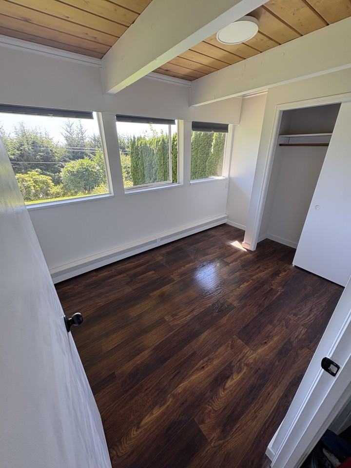 565 Saint Giles Road - Photo 3 of 11