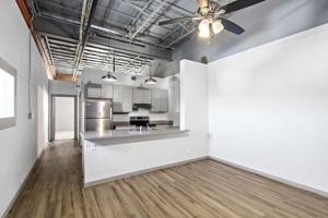 featured image of 612 W Texas Ave