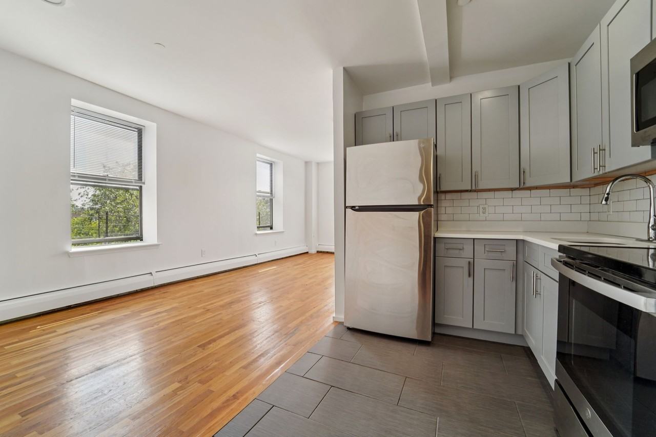 PEEK Arlington Grove, LLC - Photo 3 of 33