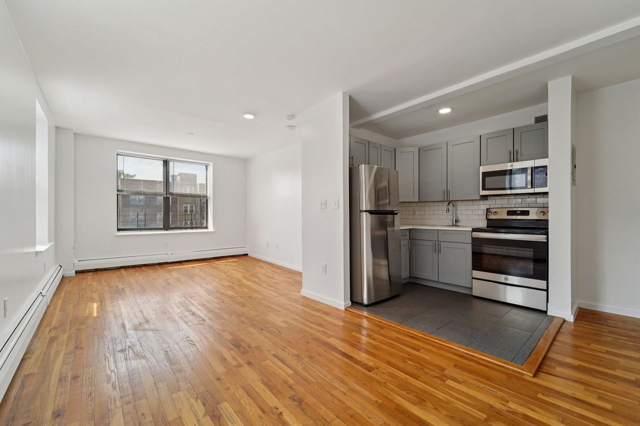 PEEK Arlington Grove, LLC - Photo 4 of 33