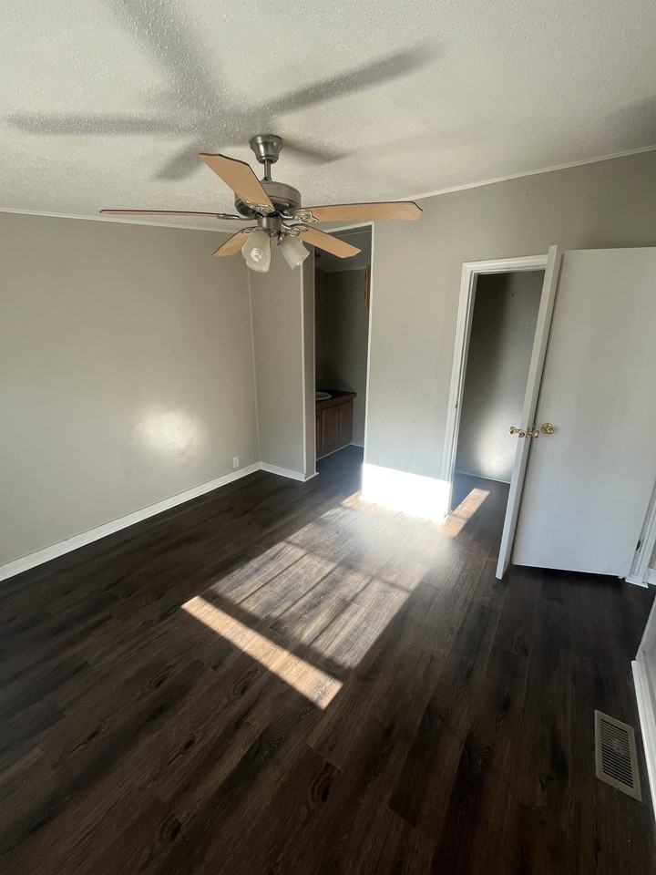 702 Solar Lane - Photo 3 of 9