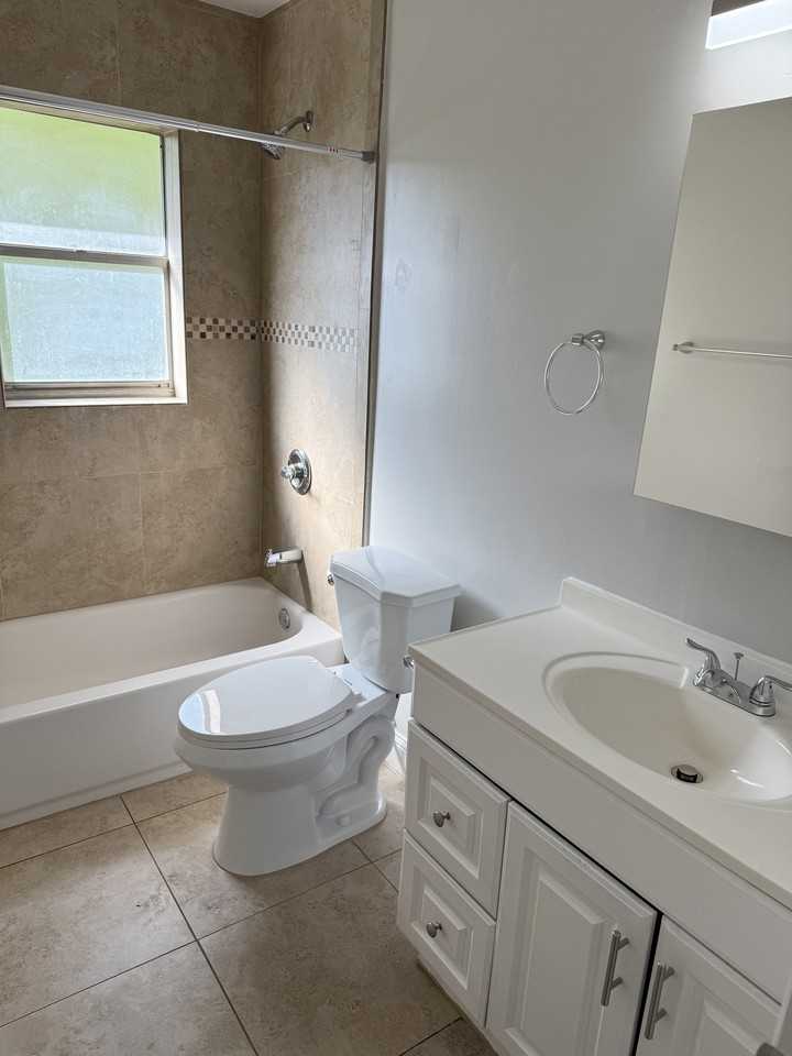 1640 N DIXIE HWY - Photo 4 of 8