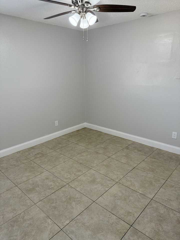 1640 N DIXIE HWY - Photo 6 of 8