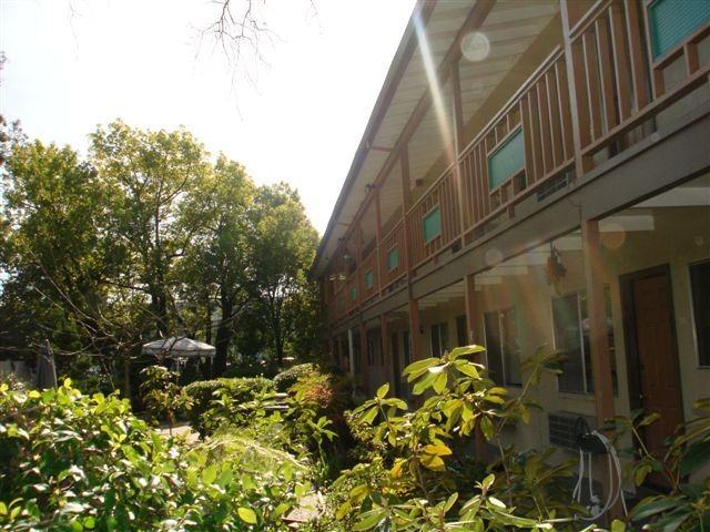 Redwood Garden Apartments - Photo 6 of 30