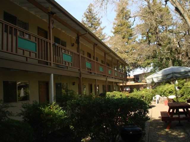 Redwood Garden Apartments - Photo 7 of 30