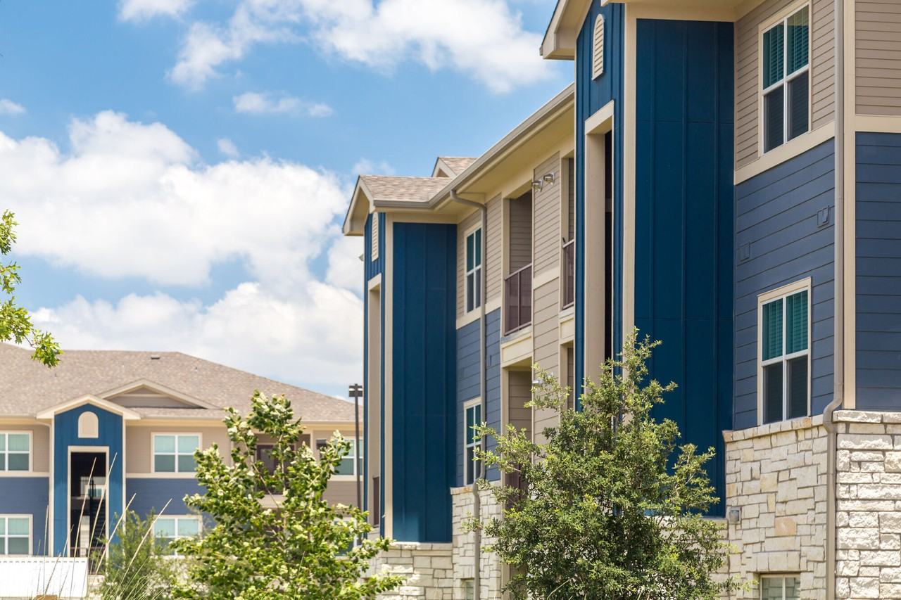 Pointe at Ben White - Photo 2 of 9