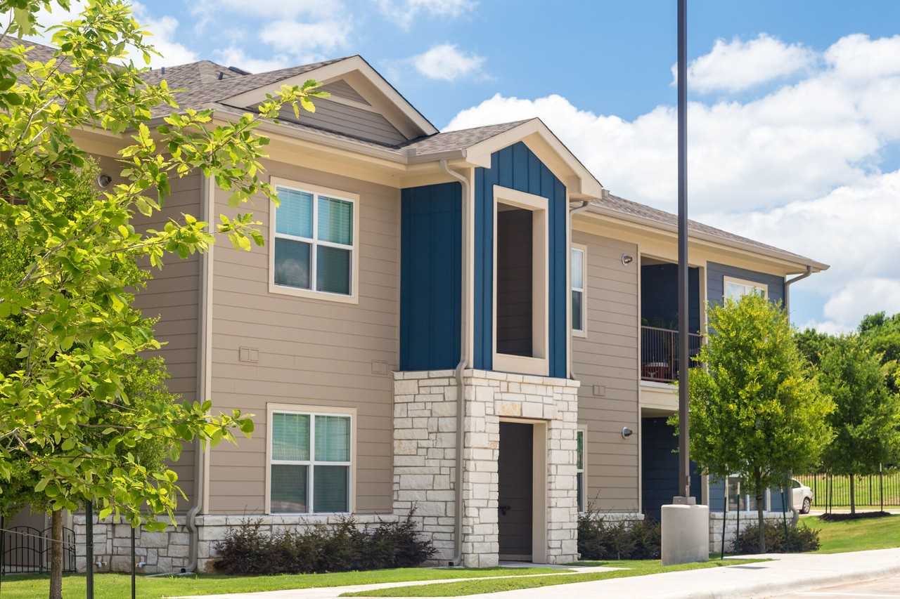 Pointe at Ben White - Photo 3 of 9