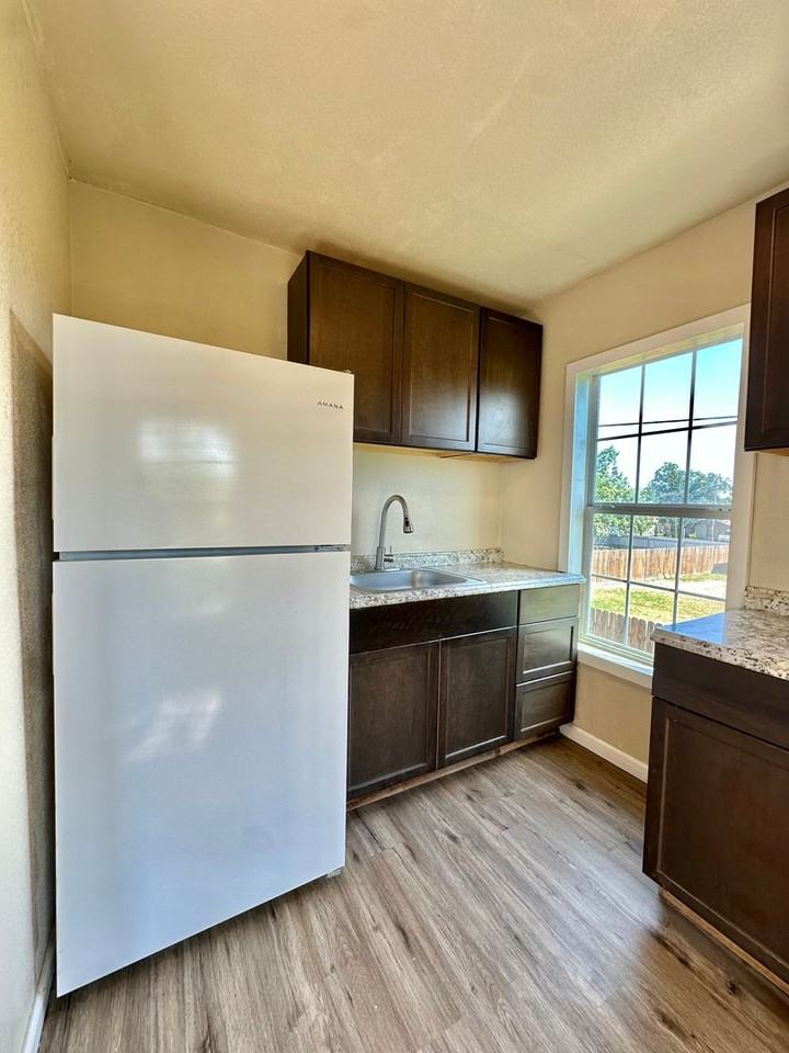 715 E Harris Ave - Photo 7 of 14