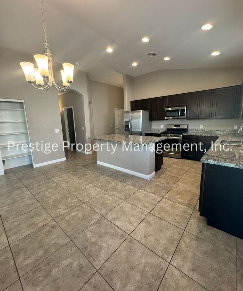 9073 W Birchover Dr - Photo 3 of 27